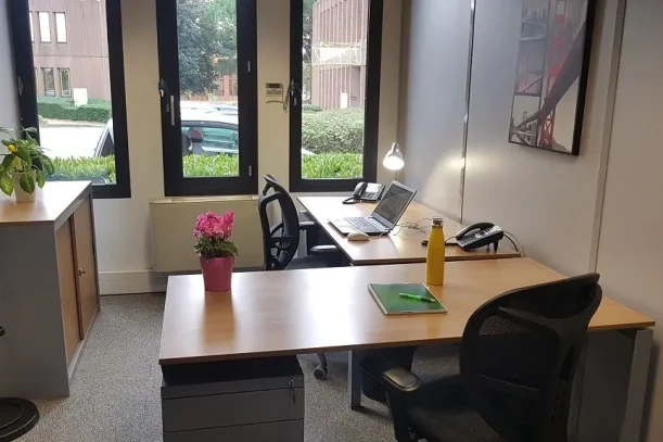 Bureau privé - 31670 - 4 postes - 1275€