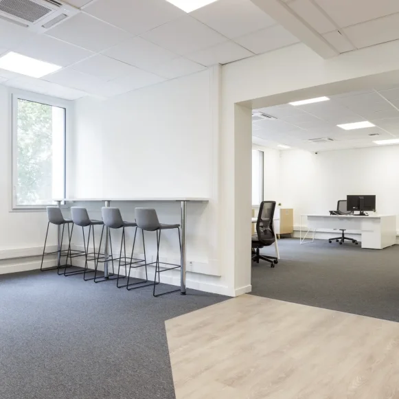 Bureau privé 30 m² 5 postes Location bureau Quai des Carrières Charenton-le-Pont 94220 - photo 5