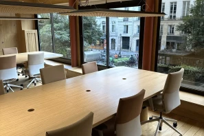 Open Space - 75002 - 12 postes - 700€