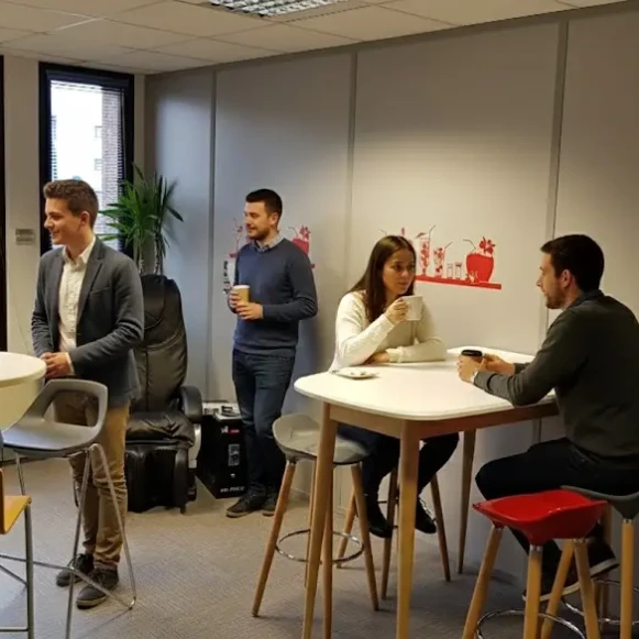 Bureau privé 14 m² 2 postes Coworking Rue de la Découverte Labège 31670 - photo 1