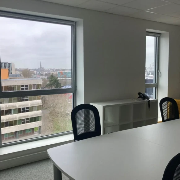 Bureau privé 21 m² 6 postes Coworking Rue René Viviani Nantes 44200 - photo 1