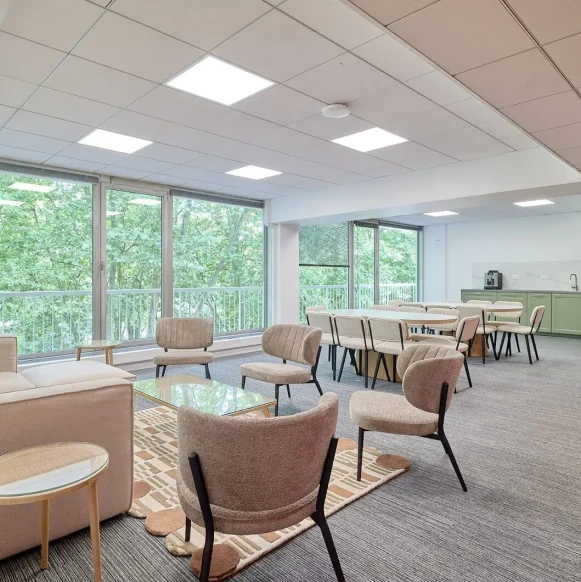 Espace indépendant 330 m² 30 postes Coworking Quai du Président Carnot Saint-Cloud 92210 - photo 1