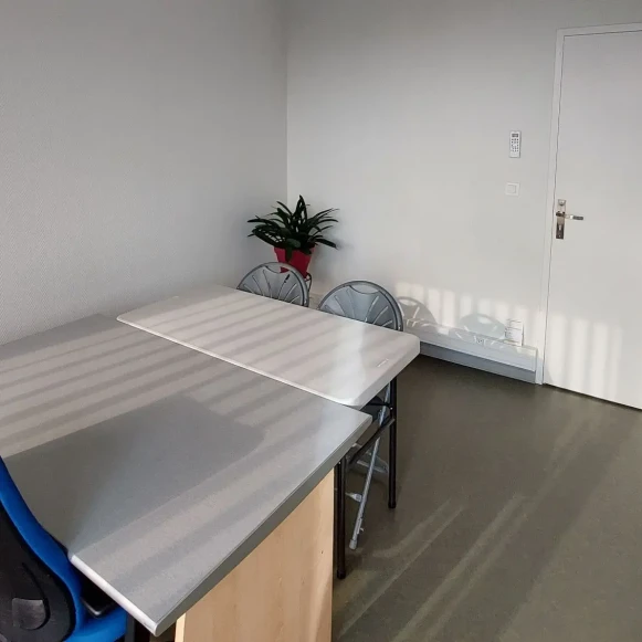 Bureau privé 14 m² 2 postes Coworking Chemin de la Chasse Colomiers 31770 - photo 1