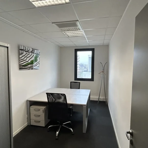 Bureau privé 14 m² 2 postes Coworking Rue André Bollier Lyon 69007 - photo 3