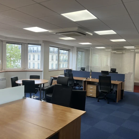 Bureau privé 64 m² 10 postes Location bureau Boulevard de Strasbourg Paris 75010 - photo 1
