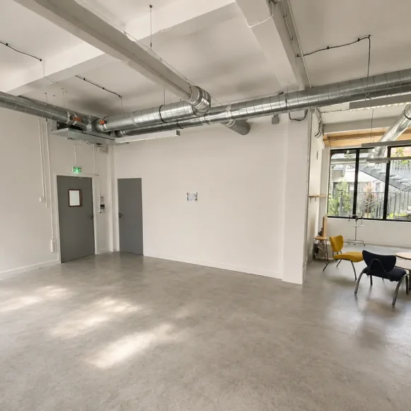 Espace indépendant 98 m² 14 postes Location bureau Avenue Pasteur Montreuil 93100 - photo 1