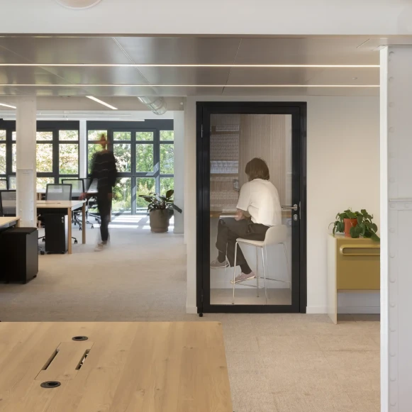 Bureau privé 57 m² 18 postes Coworking Rue Joseph de Maistre Paris 75018 - photo 7