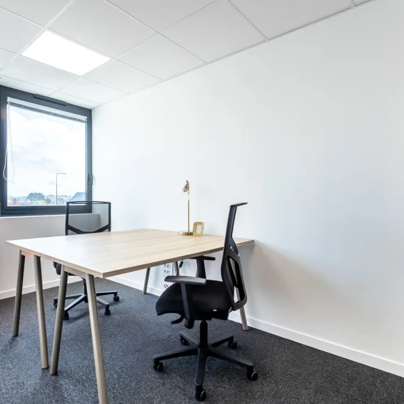 Bureau privé 11 m² 2 postes Location bureau Rue Thomas Edison Le Mans 72650 - photo 1