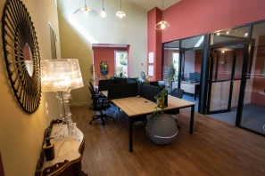 Open Space - 33320 - 7 postes - 225€