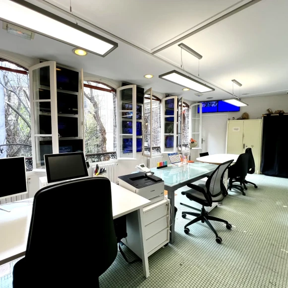 Bureau privé 35 m² 6 postes Location bureau Rue du Four Paris 75006 - photo 1