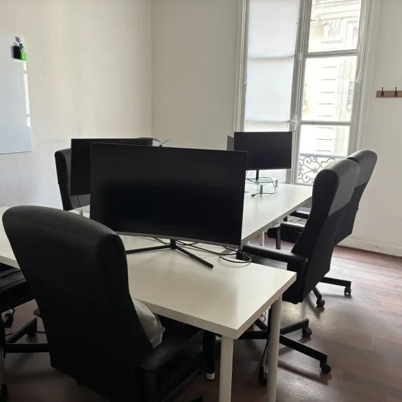 Bureau privé 24 m² 6 postes Location bureau Rue Sainte-Anne Paris 75002 - photo 4