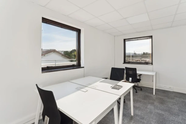 Bureau privé - 92500 - 4 postes - 1450€
