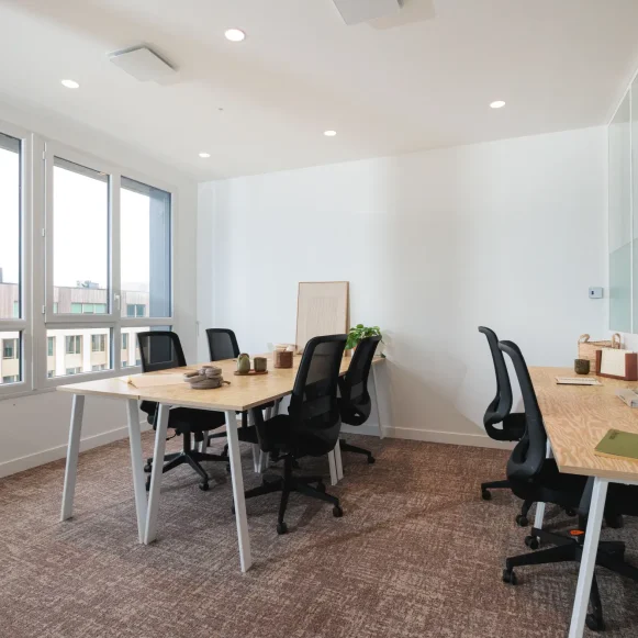 Bureau privé 30 m² 18 postes Coworking Rue Stephenson Montigny-le-Bretonneux 78180 - photo 3