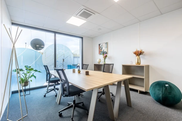 Bureau privé - 49800 - 4 postes - 1128€