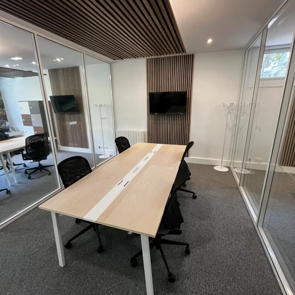 Bureau privé 13 m² 4 postes Location bureau Avenue des États Unis Versailles 78000 - photo 2