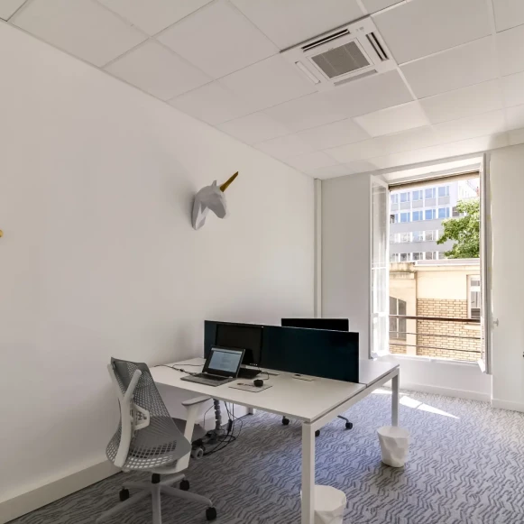 Bureau privé 12 m² 2 postes Coworking Rue La Boétie Paris 75008 - photo 1