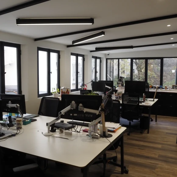 Bureau privé 25 m² 6 postes Location bureau Rue de Tocqueville Paris 75017 - photo 1