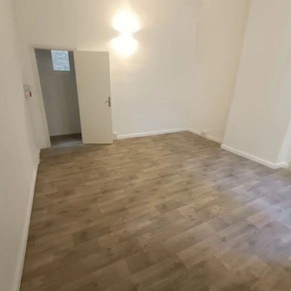 Bureau privé 21 m² 5 postes Location bureau Rue de Maguelone Montpellier 34000 - photo 2
