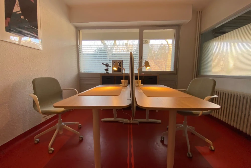 Open Space - 84000 - 2 postes - 190€