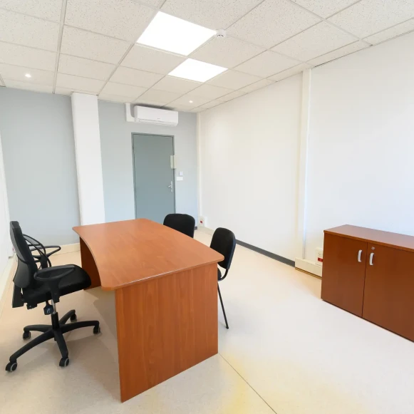 Bureau privé 18 m² 1 poste Coworking Avenue du Général de Gaulle Sausheim 68390 - photo 2