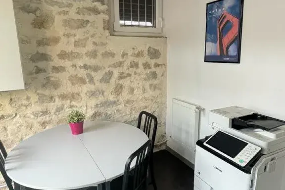 Open Space - 25000 - 8 postes - 250€