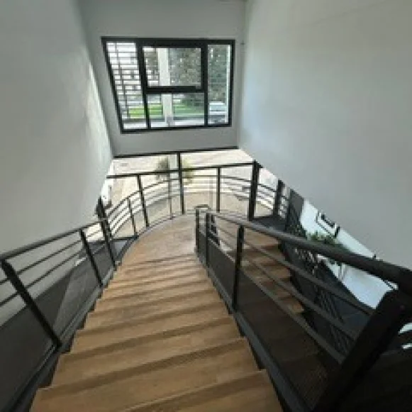 Bureau privé 130 m² 20 postes Coworking Rue de la tramontane Aix-en-Provence 13090 - photo 11