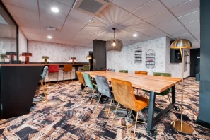 Open Space - 38100 - 57 postes - 230€