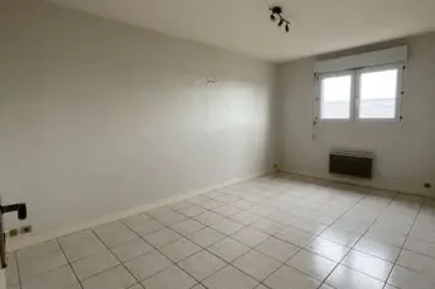 Bureau privé - 14790 - 8 postes - 900€