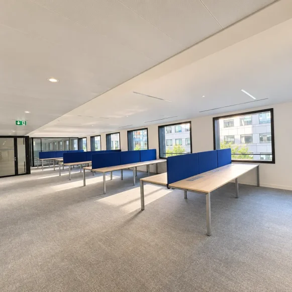 Espace indépendant 1 100 m² 120 postes Location bureau Avenue de l'Arche Courbevoie 92400 - photo 5