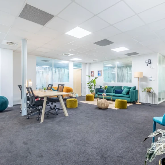 Bureau privé 24 m² 5 postes Coworking Rue Jacques Daguerre Nantes 44300 - photo 3