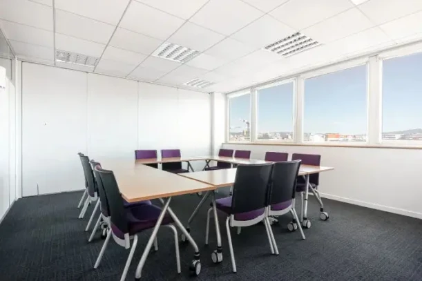 Bureau privé - 13008 - 20 postes - 7670€