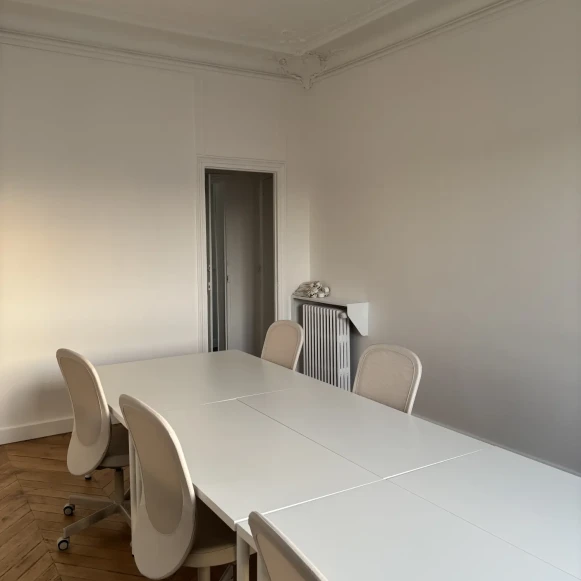 Bureau privé 20 m² 6 postes Location bureau Rue de Liège Paris 75008 - photo 5