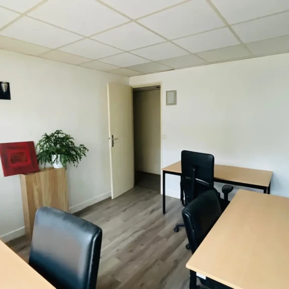 Bureau privé 18 m² 3 postes Location bureau Rue Etex Paris 75018 - photo 4