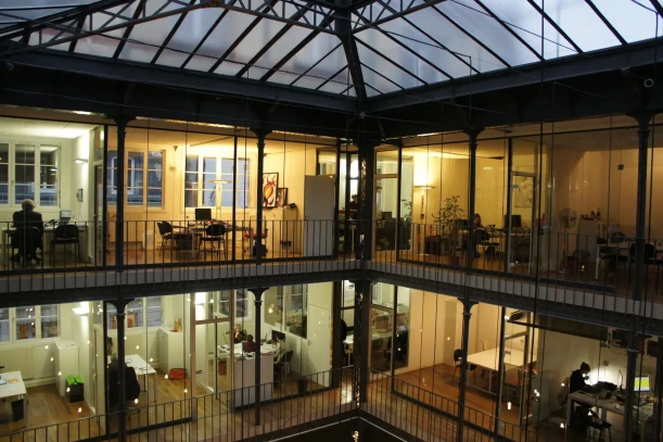 Bureau privé - 75010 - 2 postes - 950€