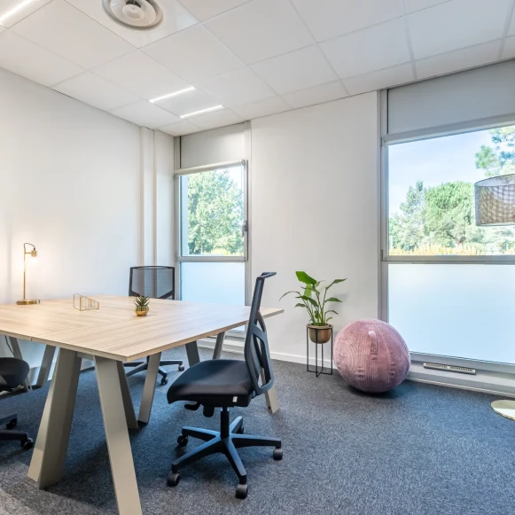 Bureau privé 15 m² 3 postes Coworking Rue Jacques Daguerre Nantes 44300 - photo 1