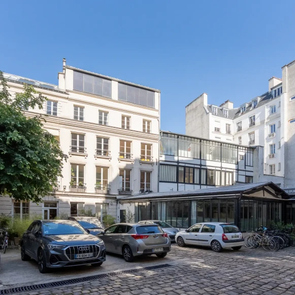 Espace indépendant 180 m² 30 postes Location bureau Rue des Arquebusiers Paris 75003 - photo 3