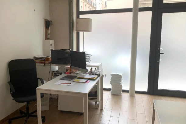 Open Space - 75018 - 1 poste - 350€