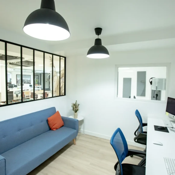 Bureau privé 15 m² 4 postes Coworking Rue Henri Martin Le Pré-Saint-Gervais 93310 - photo 9