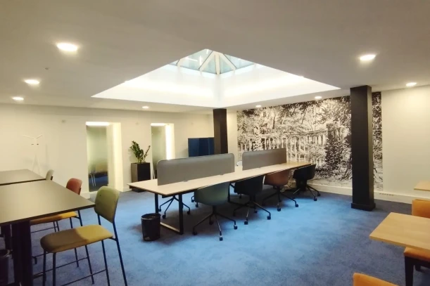 Open Space - 75017 - 10 postes - 350€