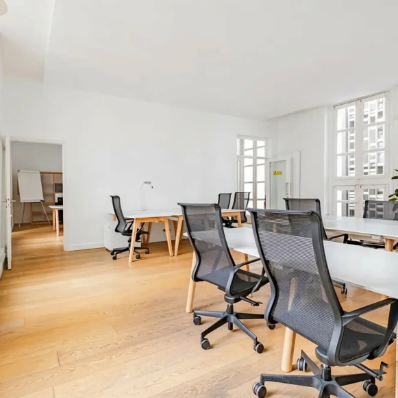 Espace indépendant 190 m² 31 postes Coworking Rue des Archives Paris 75003 - photo 3
