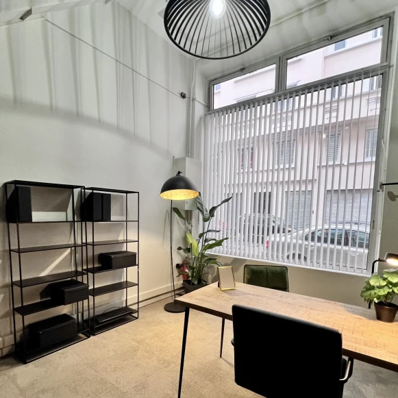 Bureau privé 13 m² 2 postes Coworking Rue Vendôme Lyon 69003 - photo 1