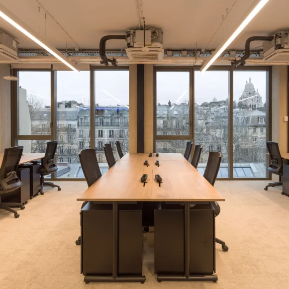 Bureau privé 31 m² 9 postes Coworking Avenue Trudaine Paris 75009 - photo 1