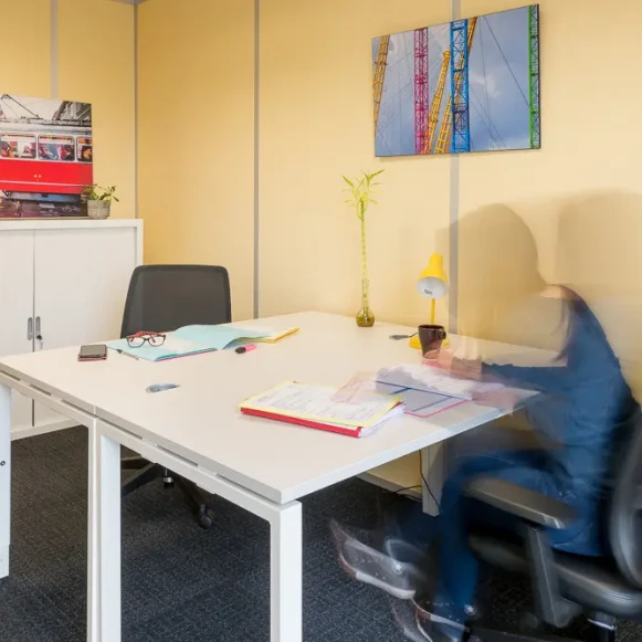 Bureau privé 14 m² 2 postes Coworking Rue du Rocher de Lorzier Moirans 38430 - photo 2