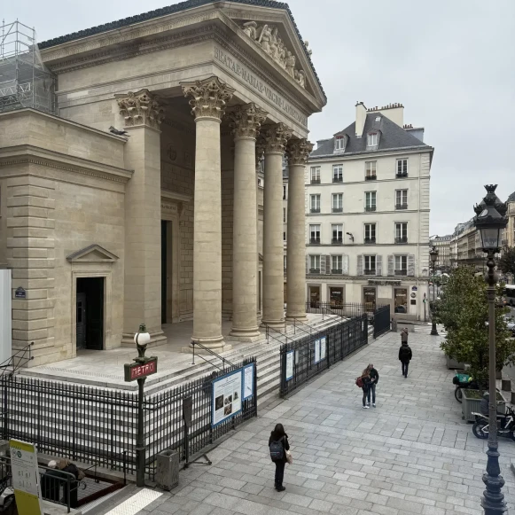 Bureau privé 15 m² 4 postes Location bureau Rue Bourdaloue Paris 75009 - photo 3