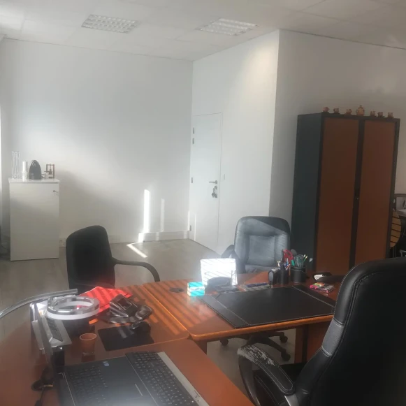 Bureau privé 44 m² 4 postes Coworking  Buchelay 78200 - photo 3