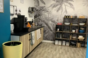 Open Space - 49100 - 5 postes - 235€