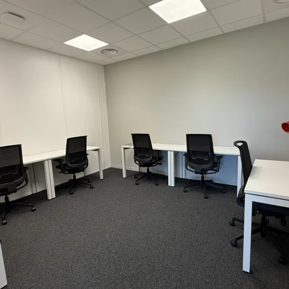 Bureau privé 15 m² 5 postes Coworking Avenue François Pignier Bourg-en-Bresse 01000 - photo 1