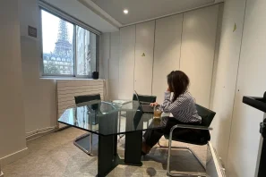 Open Space - 75007 - 3 postes - 900€