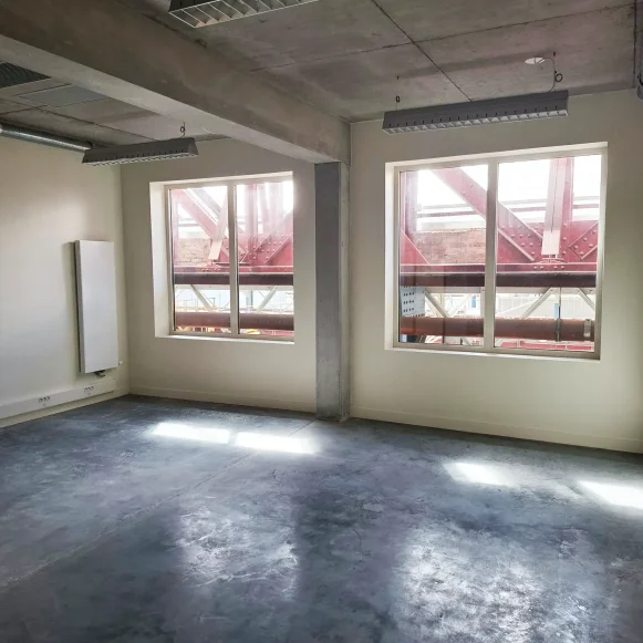 Bureau privé 34 m² 5 postes Coworking Passage de l'Internationale Lille 59800 - photo 1