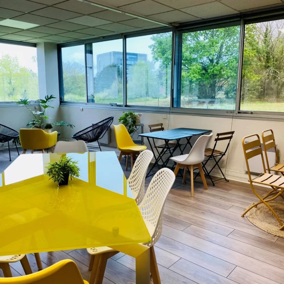 Bureau privé 30 m² 3 postes Coworking Rue du Golf Mérignac 33700 - photo 4